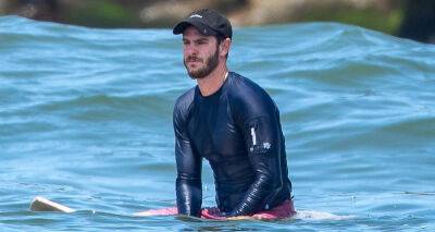 Andrew Garfield Goes Surfing While on Vacation in Mexico - www.justjared.com - Los Angeles - Mexico - county Andrew - county Garfield