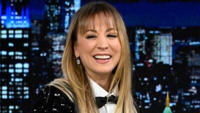 Jimmy Fallon - Kaley Cuoco - Kaley Cuoco Gave a Relationship Update While Wearing a Sequin Tuxedo - glamour.com - New York