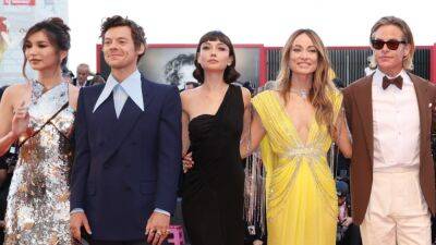 Harry Styles - Olivia Wilde - Harry Styles' Mom Gives His Girlfriend Olivia Wilde a Rave Review - etonline.com - France