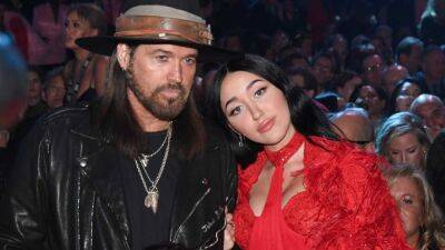 Noah Cyrus - Billy Ray - Billy Ray Cyrus - Noah Cyrus and Dad Billy Ray Cyrus Release First Musical Collaboration With 'Noah (Stand Still)' - etonline.com - Los Angeles - USA - Arizona - county Ray - city Phoenix, state Arizona