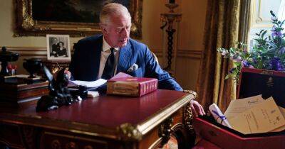 Charles - Charles Iii III (Iii) - King Charles Iii - Charles looks regal carrying out official duties in new role as King following Queen's death - ok.co.uk - Britain - county King George
