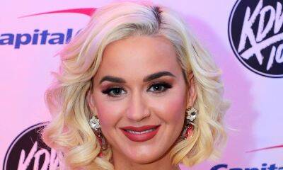 Katy Perry - Elizabeth Hurley - Orlando Bloom - Katy Perry introduces 'new song' with help from her sister – and they look so different - hellomagazine.com