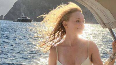 Heather Graham - Heather Graham, 52, soaks up the sun in a cream bikini during Italian getaway: ‘Postcard from Positano’ - foxnews.com - Italy
