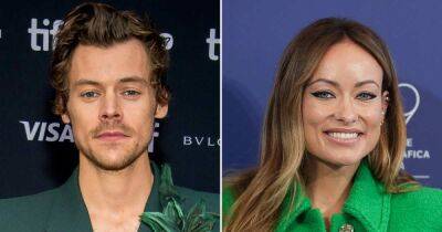 Olivia Wilde - Harry Styles and Olivia Wilde Passionately Kiss During NYC Date Night Amid ‘Don’t Worry Darling’ Release - usmagazine.com - New York - county Stone