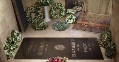 Buckingham Palace release new photo of Queen Elizabeth's ledger stone - www.msn.com - Britain - county King George
