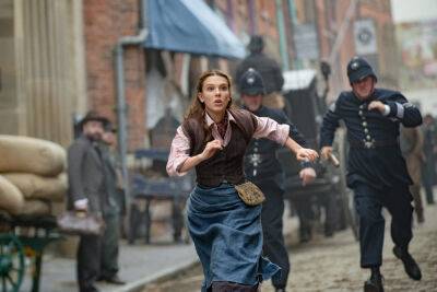 Millie Bobby Brown - Henry Cavill - Sherlock Holmes - Enola Holmes - Millie Bobby Brown Returns In New Trailer For At ‘Enola Holmes 2’ - etcanada.com - London