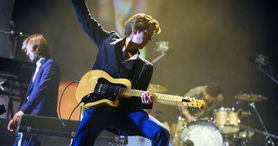 Arctic Monkeys' fans quoted £300+ for hotel stays for Manchester 2023 show - manchestereveningnews.co.uk - Britain - Manchester - city Media