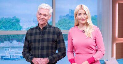 Holly Willoughby - Phillip Schofield - Elizabeth II - Petition to 'axe' Holly Willoughby and Phillip Schofield from This Morning reaches new high as fans defend stars - manchestereveningnews.co.uk - county Hall - county Windsor - city Westminster, county Hall