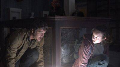 'The Last of Us' Teaser Sees Pedro Pascal and Bella Ramsey Fighting to Survive the Zombie Apocalypse - www.etonline.com - county Johnson - county Lamar - Kansas City - county Henry