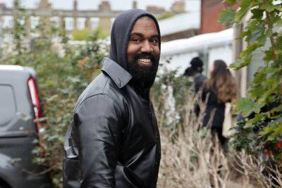 James Blake - Kendrick Lamar - London I (I) - Kanye West Surprises With New Music At Burberry Show While Rocking Diamond-Studded Flip-Flops - etcanada.com - Britain - county Lamar