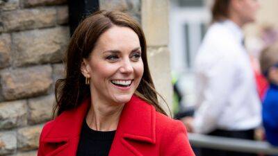 queen Elizabeth - Diana Princessdiana - Kate Middleton Visits Wales in a Bright Red Coat With a Subtle Nod to Princess Diana - glamour.com - Britain