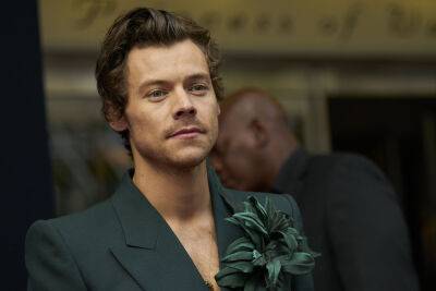 Harry Styles Breaks Billboard Hot 100 Record With Longest-Running Solo No. 1 - etcanada.com - Britain - USA - city Uptown