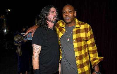 Taylor Hawkins - Foo Fighters - Joan Jett - Dave Chappelle - Justin Hawkins - Kia Forum - Dave Chappelle covers Radiohead’s ‘Creep’ with Foo Fighters for second time - nme.com - London - Los Angeles - county Garden - county York - city New York, county Garden