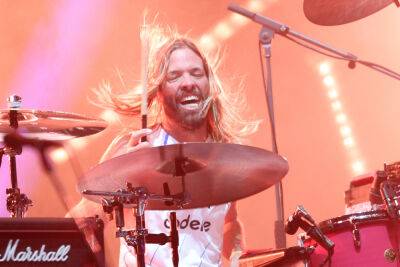 Miley Cyrus, Pink, Alanis Morissette & Many More Pay Tribute To Taylor Hawkins At L.A. Memorial Concert - etcanada.com - Britain - Los Angeles - Chad - county Hawkins