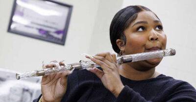 Lizzo makes history by playing 200-year-old crystal flute onstage - www.msn.com