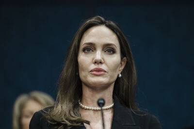 Bella Hadid - Angelina Jolie - Justin Bieber - Padma Lakshmi - Angelina Jolie Praises The ‘Fearless Women Of Iran’ Amid Widespread Protests - etcanada.com - Pakistan - Iran
