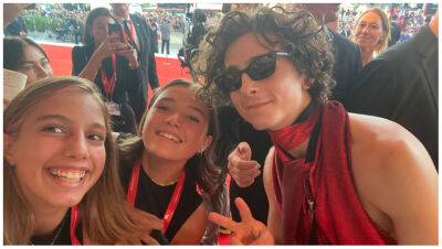 Alberto Barbera - Nick Vivarelli International - Simone Ashley - My 14-Year-Old Daughter Snapped a Venice Selfie With Timothée Chalamet: ‘I Went Crazy — My Heart Was Pounding’ - variety.com - Italy