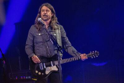 Dave Grohl Kicks Off Taylor Hawkins Tribute Show: ‘A Gigantic F**king Night For A Gigantic F**king Person’ - etcanada.com - London