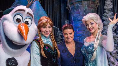 Idina Menzel Shares Funny Story About Meeting 'Elsa' Actress at Disney World - justjared.com - New York