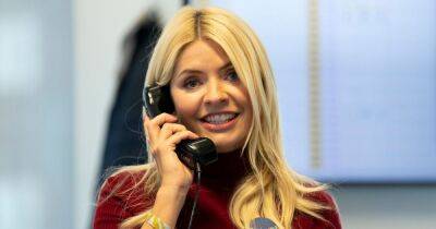 Holly Willoughby - Phillip Schofield - Holly Willoughby all smiles as she's given round of applause during charity appearance - manchestereveningnews.co.uk