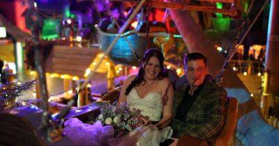 Bride and groom tie the knot at theme park after dream Las Vegas wedding fell through - manchestereveningnews.co.uk - Britain - Las Vegas