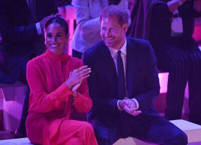 Jamie Oliver - Richard Branson - Justin Trudeau - Meghan Markle Looks Radiant In Red As She Joins Prince Harry At One Young World Summit In Manchester - etcanada.com - Germany - county Summit - city Manchester, county Summit