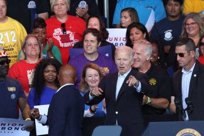 Joe Biden - Joe Biden To Heckler During Rally: “Everybody’s Entitled To Be An Idiot” - deadline.com - county Hall - Wisconsin - city Milwaukee - county Independence