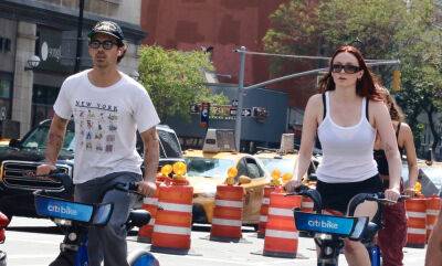 Joe Jonas & Sophie Turner Spend Labor Day on CitiBikes in NYC! (Photos) - www.justjared.com - New York - Mexico - city Mexico