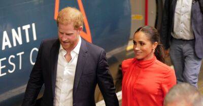 prince Harry - Meghan Markle - Prince Harry - London Euston - Meghan and Harry mingle with London commuters at station after taking the train - ok.co.uk - Britain - county Hall - county Summit - city Manchester, county Summit