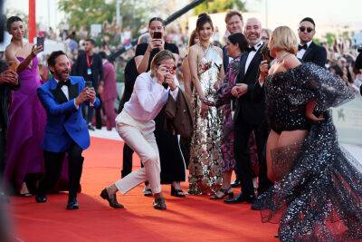 Olivia Wilde - Denis Villeneuve - Chris Pine Has The Internet Talking Again After Taking Snaps Of Florence Pugh With A Disposable Camera At Venice Film Festival - etcanada.com