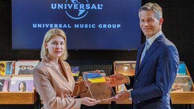 Ellie Goulding - Sarah Connor - Volodymyr Zelensky - Music Industry Moves: UMG Receives ‘Ukraine Peace Prize’ Recognizing Humanitarian Support; BMI to Fete Ellie Goulding at London Awards - variety.com - New York - Ukraine - Russia - Belgium - Berlin - city Brussels