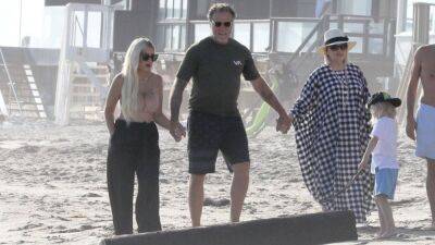 Tori Spelling - Aaron Spelling - Tori Spelling, Dean McDermott and Candy Spelling hold hands during beach outing as couple is 'co-parenting' - foxnews.com - Malibu