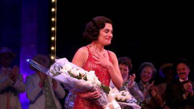 Lea Michele - Fanny Brice - Watch Lea Michele Sob Through Her First Curtain Call and Six Standing Ovations as Fanny Brice - glamour.com