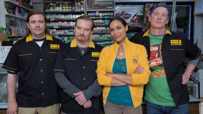 ‘Clerks III’ Film Review: Kevin Smith Tackles Aging and Mortality, But Also Weed Jokes, in Nimble Threequel - thewrap.com