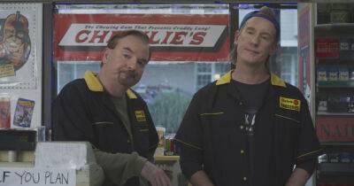 Andrew Barker-Senior - ‘Clerks III’ Review: Kevin Smith Revisits His Debut in This Wildly Self-Indulgent Yet Oddly Poignant Sequel - variety.com - Jersey - Smith - New Jersey