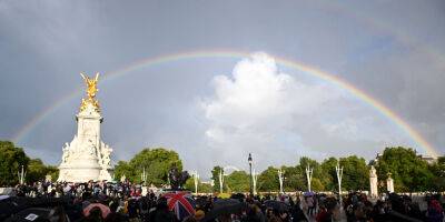 Double Rainbow Appears Over Buckingham Palace Before News of Queen Elizabeth's Passing - See the Touching Photos - www.justjared.com - Scotland - county King And Queen - county Charles