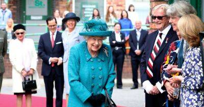 Bill Roache - Ken Barlow - Barbara Knox - Sue Nicholls - Helen Worth - ITV Coronation Street cast pay tribute to the Queen following the monarch's special visit to set last year - manchestereveningnews.co.uk - Britain - Manchester - county King And Queen