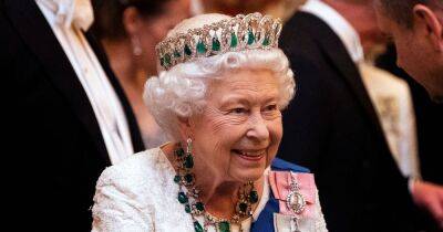 Huw Edwards - Elizabeth Ii Queenelizabeth (Ii) - Helen Mirren - Peter Morgan - Netflix's The Crown 'expected to pause filming' in wake of the Queen's death - manchestereveningnews.co.uk - Britain - USA - county King And Queen - Netflix