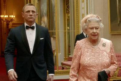 Elizabeth Queenelizabeth - James Bond - Daniel Craig - Elizabeth Ii II (Ii) - Danny Boyle - Queen Elizabeth Ii - Secrets of Queen Elizabeth’s iconic James Bond, Paddington cameos - nypost.com - Britain