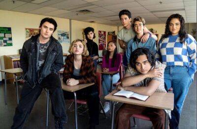 ‘School Spirits’ Teaser: Peyton List Is A Teen Ghost Stuck In High School In New Paramount+ Series - theplaylist.net