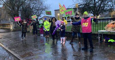 Teachers head out on strike across Stirling over ongoing pay dispute - www.dailyrecord.co.uk - Scotland