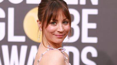 Kaley Cuoco in Lavender Dress at the 2023 Golden Globes—See Pics - www.glamour.com - Los Angeles