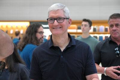Apple CEO Tim Cook Again Nears $100 Million Annual Pay In Fiscal 2022 But Company Plans To Slash His Pay 40% This Year After “Shareholder Feedback” - deadline.com