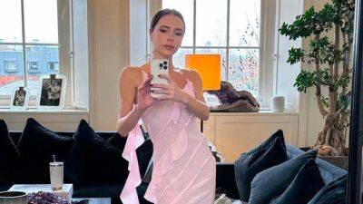 Victoria Beckham Nails How to Do Valentine’s Day Style - www.glamour.com