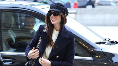 Anne Hathaway Just Revived a Polarizing 2000s Accessory - www.glamour.com - France
