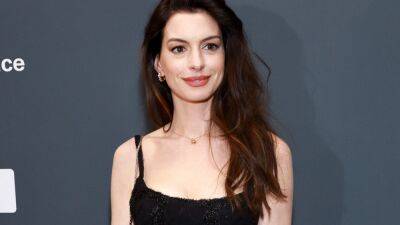 Anne Hathaway Shares a Make-Up Free Selfie Direct from Bed—See Pic - www.glamour.com