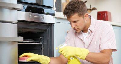 Oven cleaning hack that costs £3.50 and works 'overnight' praised by Mrs Hinch fans - www.dailyrecord.co.uk