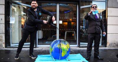 Extinction Rebellion activists stage protest outside Barclays in Glasgow - www.dailyrecord.co.uk - Britain - Scotland - Beyond