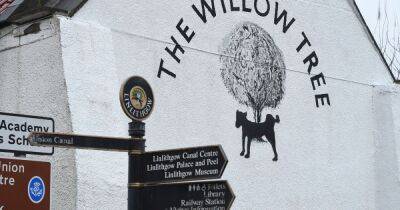 Linlithgow locals left in hysterics after mystery artwork of dog peeing on new pub sign appears - www.dailyrecord.co.uk