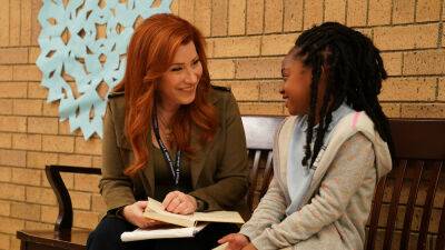 ‘Abbott Elementary’ Midseason Premiere: Lisa Ann Walter On Melissa’s Vulnerability During The Read-A-Thon & The ‘Romantic Moves’ In Store For Season 2 - deadline.com